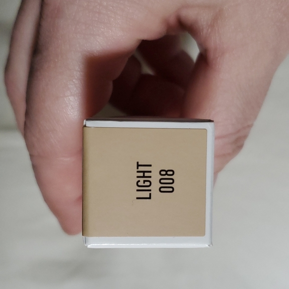 KVD True Portrait Foundation in 008 Light - Picture 3 of 4